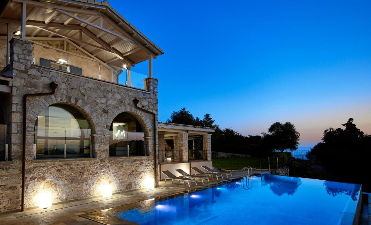 Villa Luxurious 4 Bedroom Xris With Infinity Pool And Access