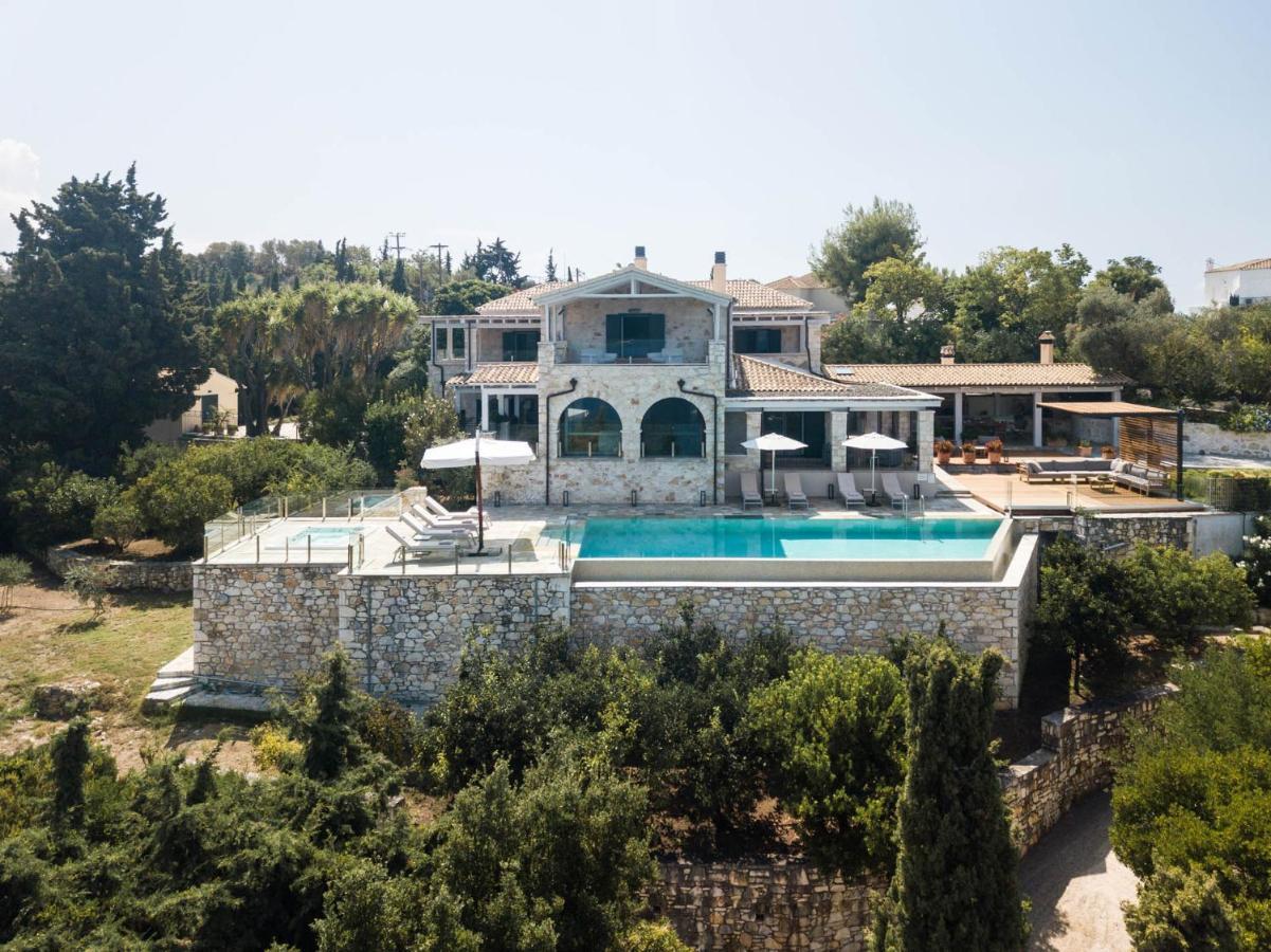 Luxurious 4 Bedroom Xris With Infinity Pool And Access Villa
