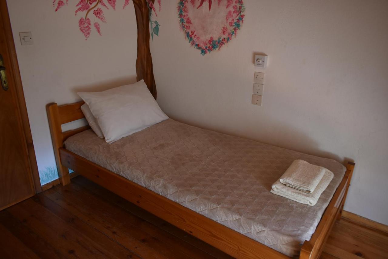 Kerasia's And Dora's Garden Holiday home