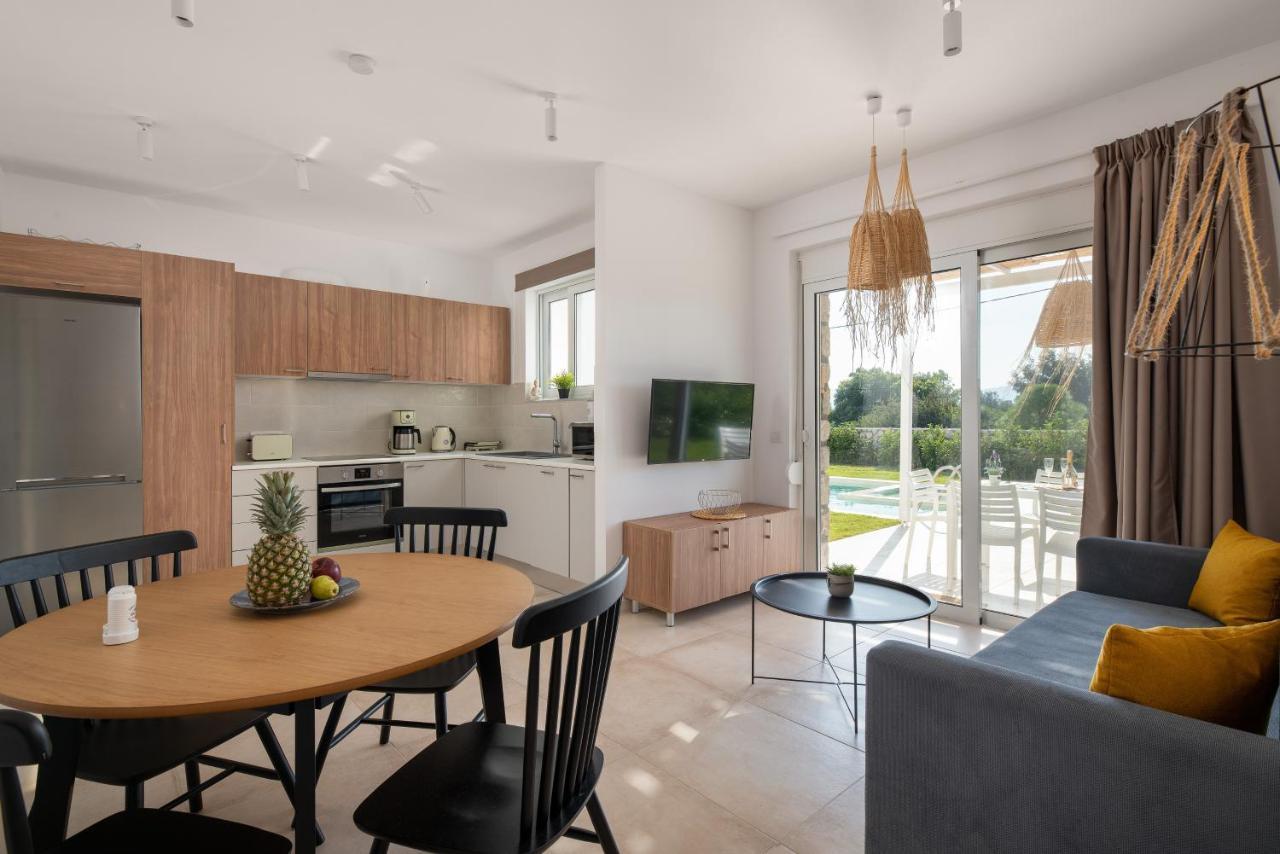 Villa New Brand Villas: Beachside Retreat With And Heated Pool Haraki