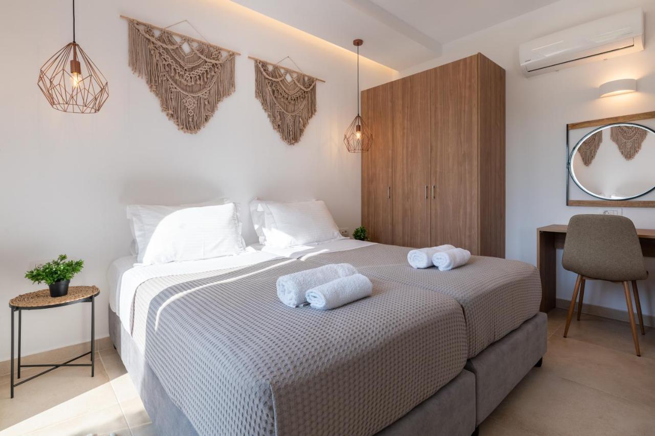 Villa New Brand Villas: Beachside Retreat With And Heated Pool
