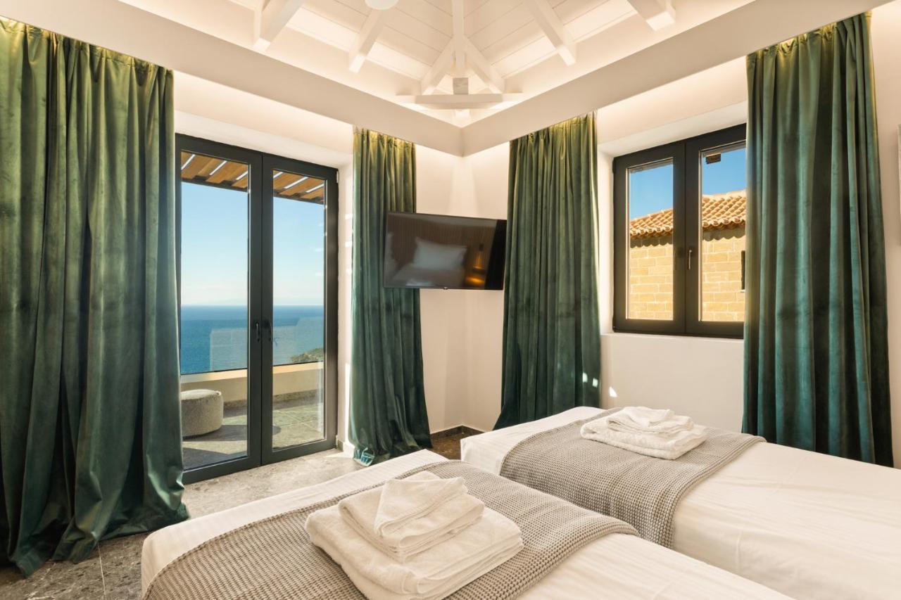 Villa Mani Theasis