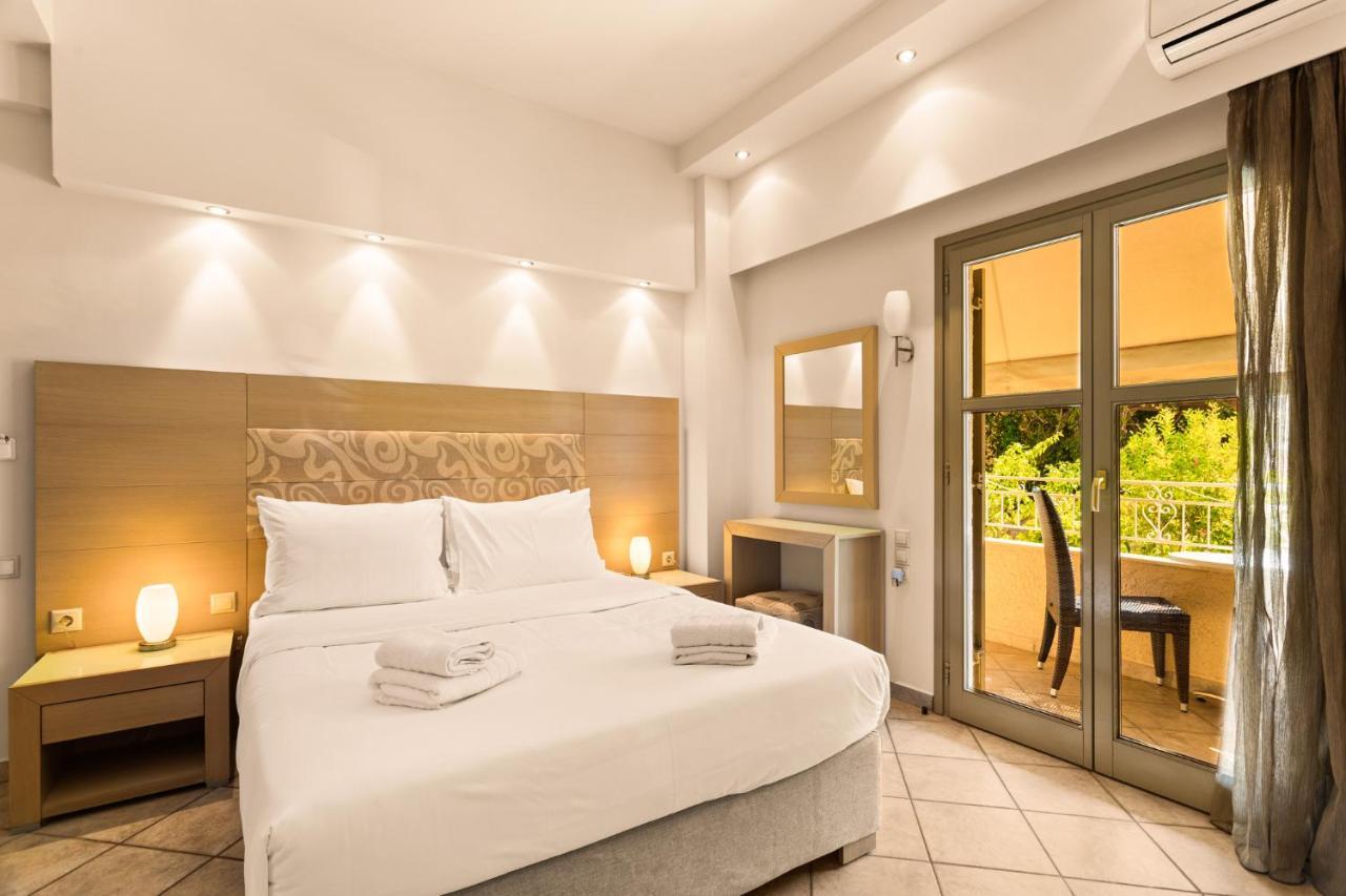 Kalogria Aparthotel 3*