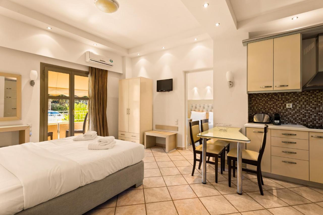 Kalogria Aparthotel 3*