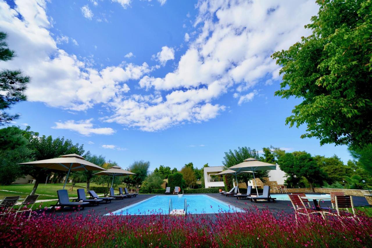Sani Polyastron & Hotel