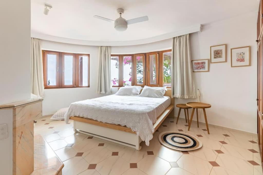 Modern With Gardens And Stunning Views Apartment *