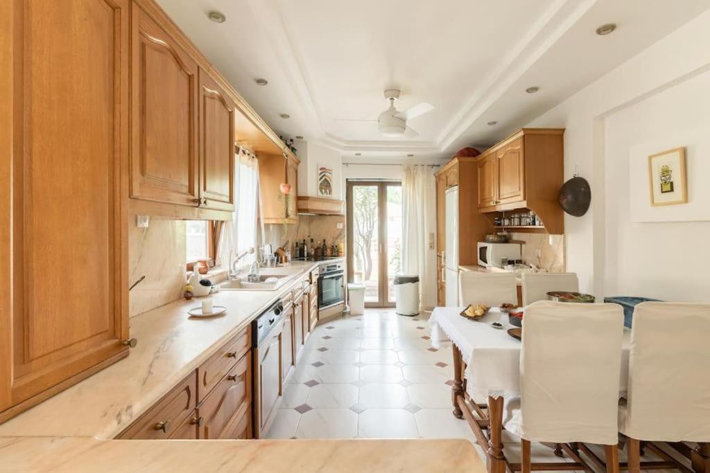 Modern With Gardens And Stunning Views Apartment