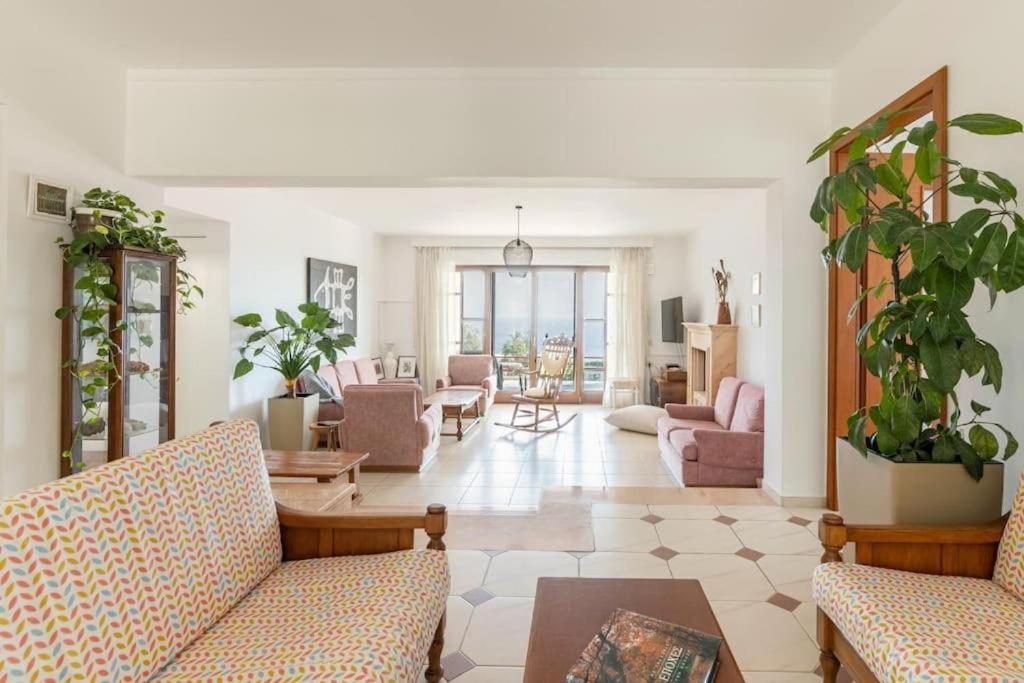 Modern With Gardens And Stunning Views Apartment *