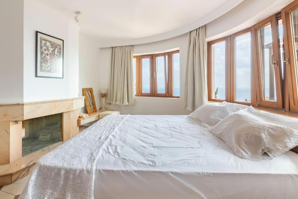 Modern With Gardens And Stunning Views Apartment
