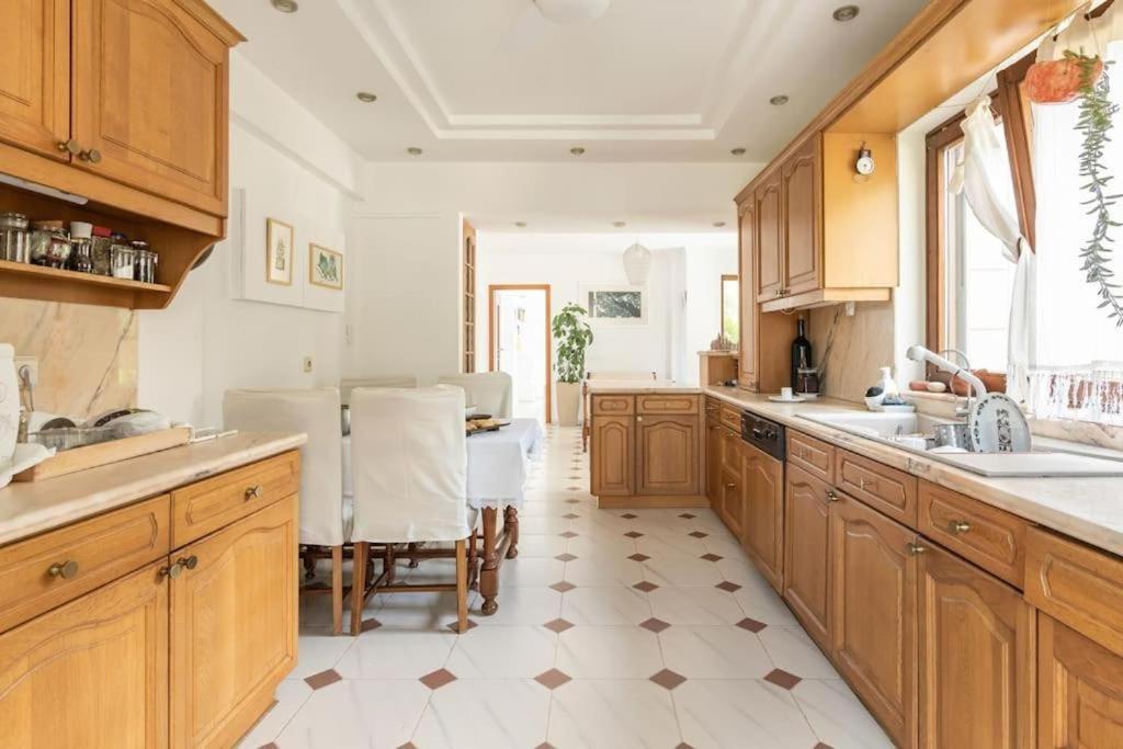 Modern With Gardens And Stunning Views Apartment