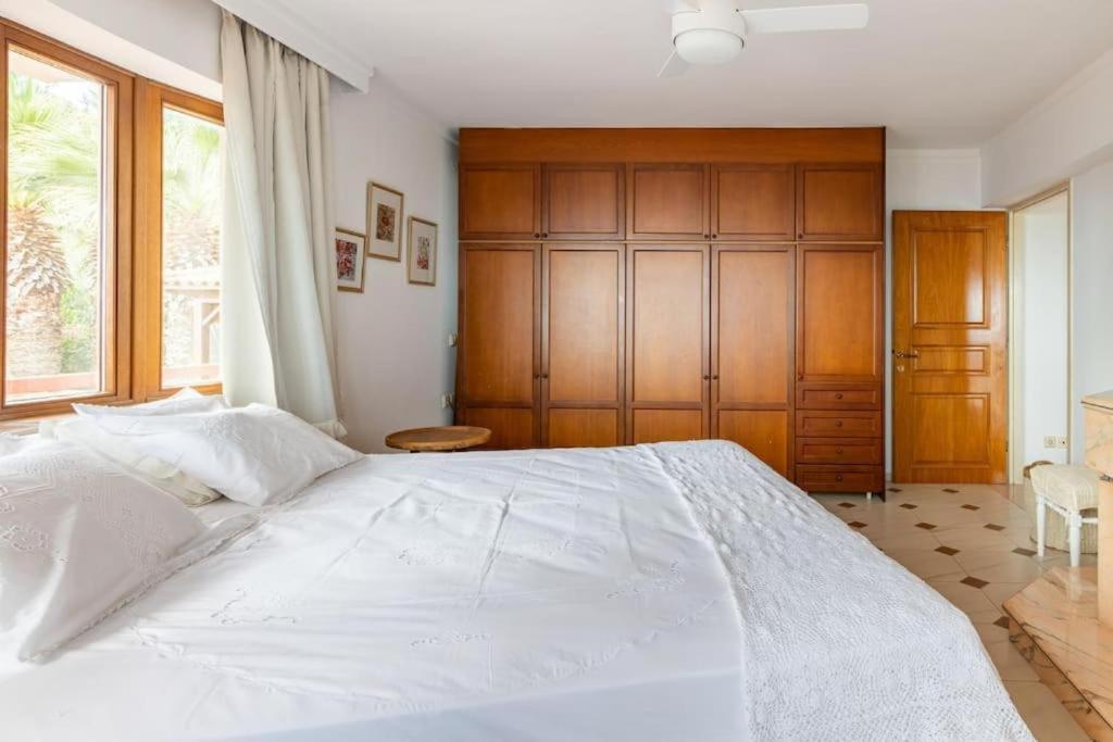 Modern With Gardens And Stunning Views Apartment *