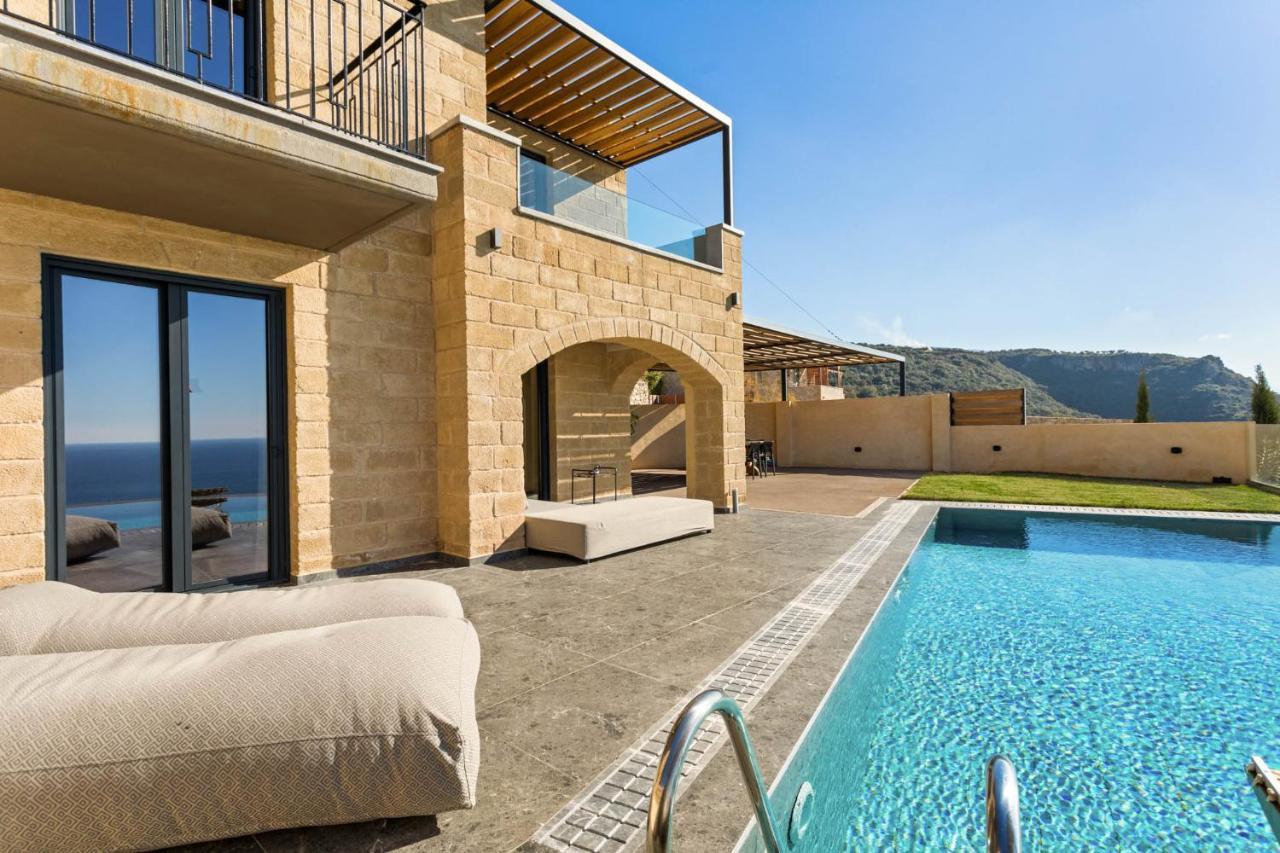 Villa Mani Theasis