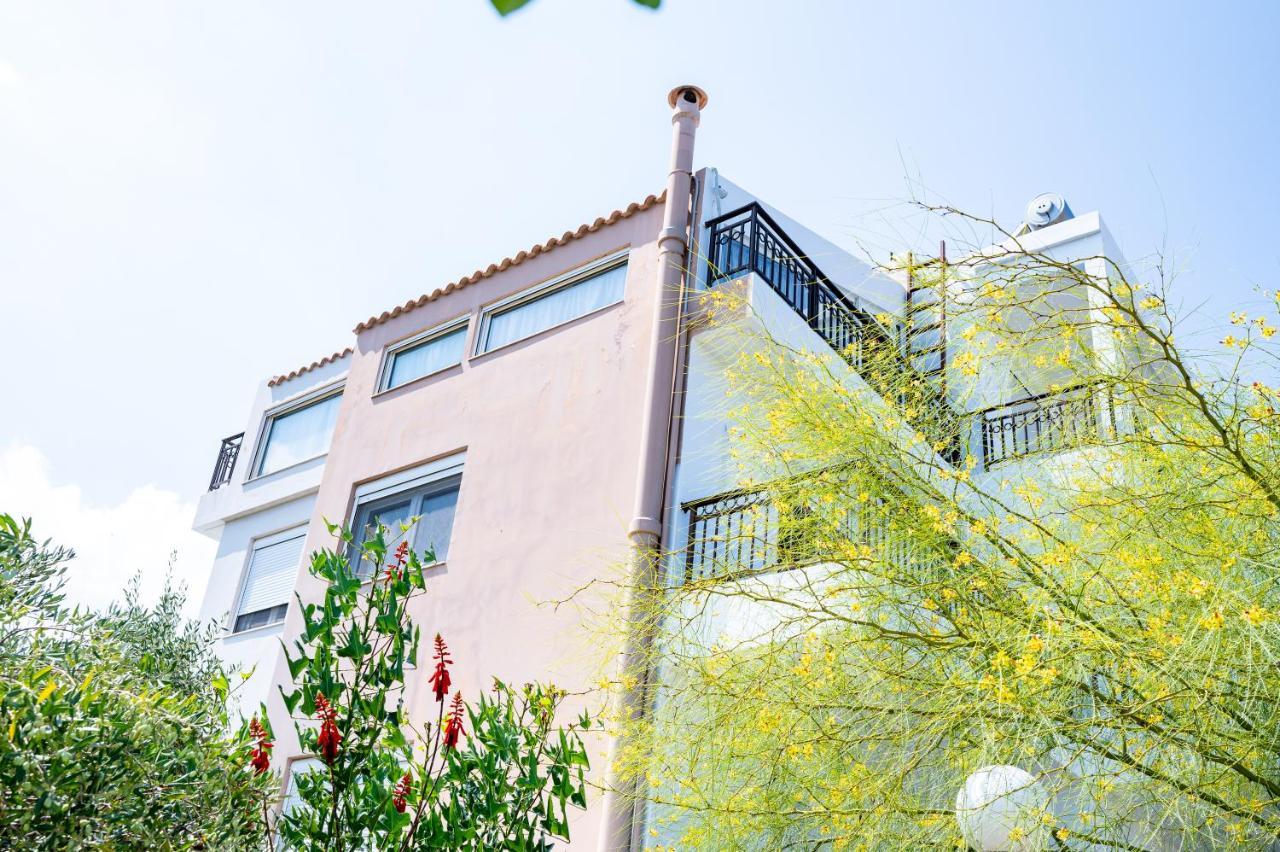 Nikitas & Loft Apartment *