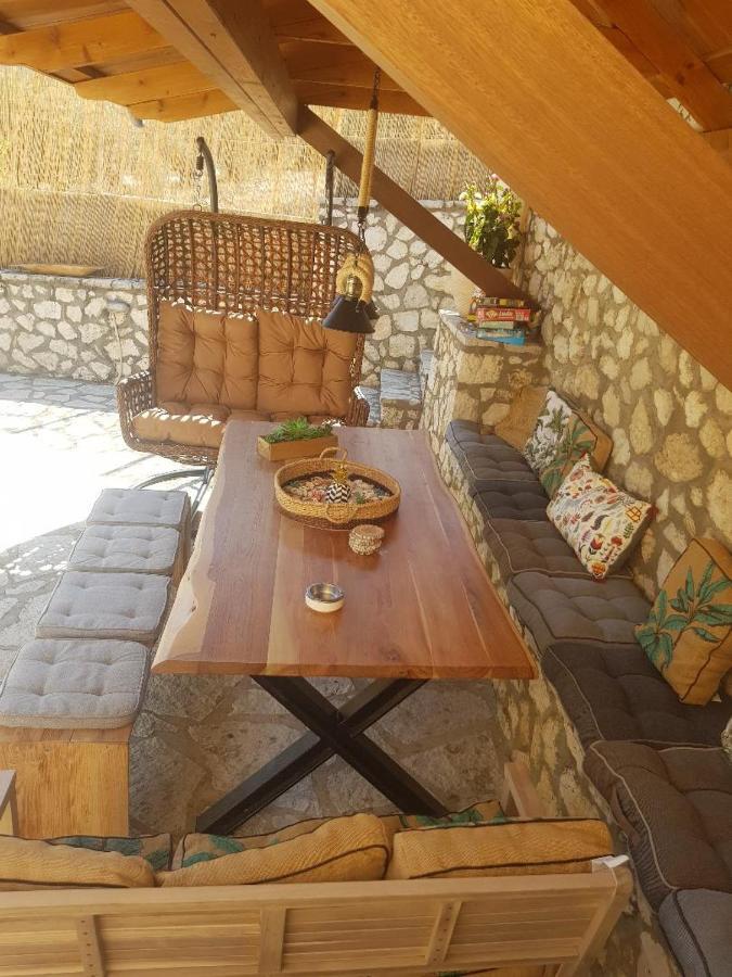 Rania * Agios Nikitas