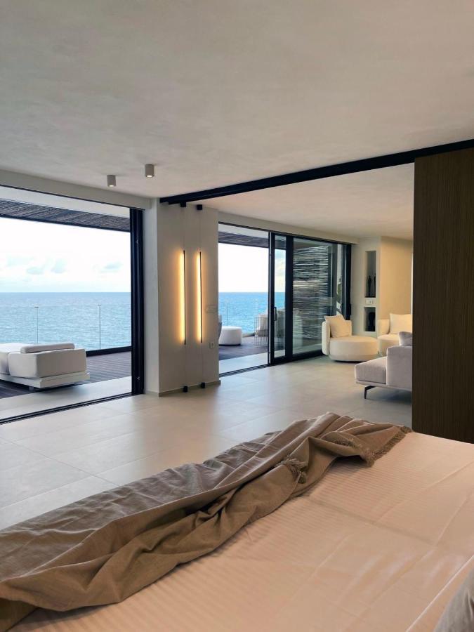 Mystique Luxury Achlia