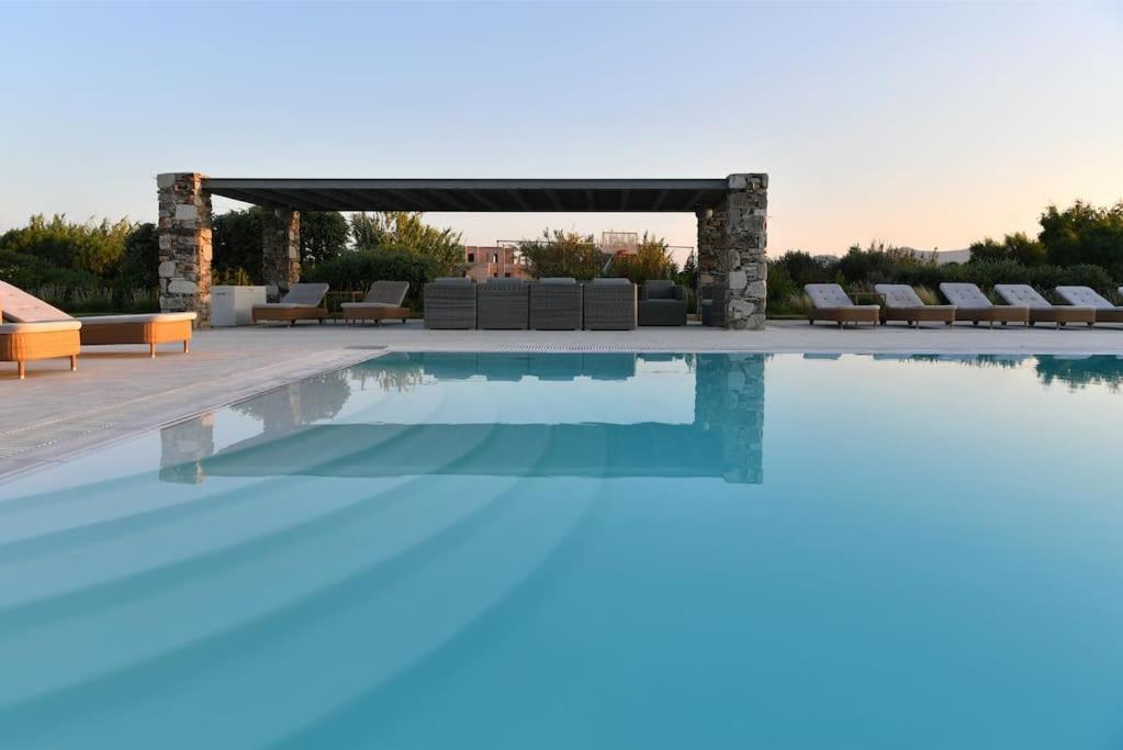 Sunray Front 2 Bedroom House Next To Kite Sports Parikia (Paros)