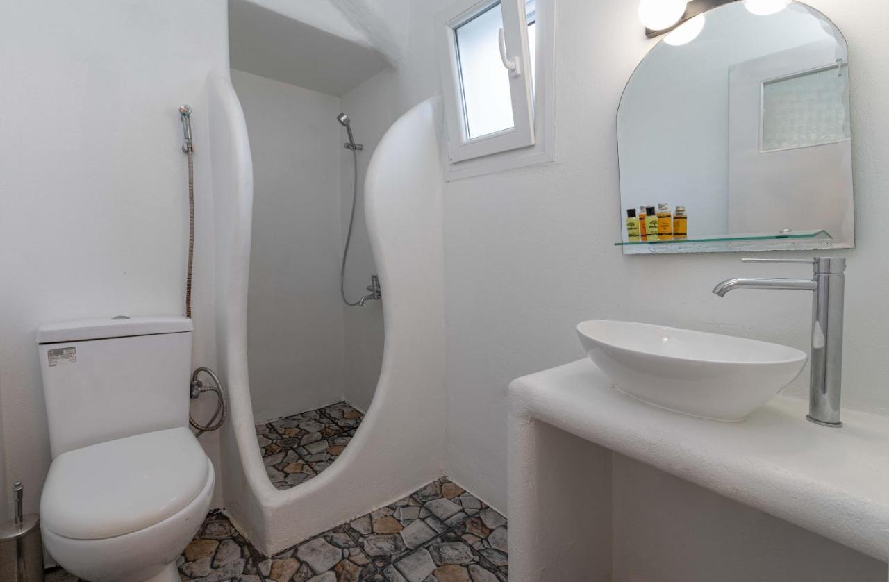 Manolis Aparthotel 2*