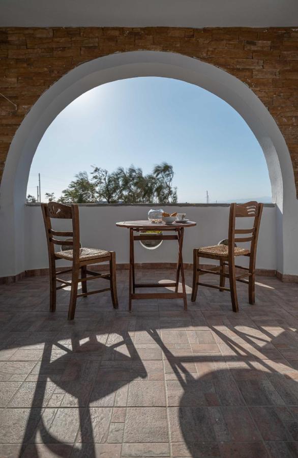 Manolis Aparthotel 2*