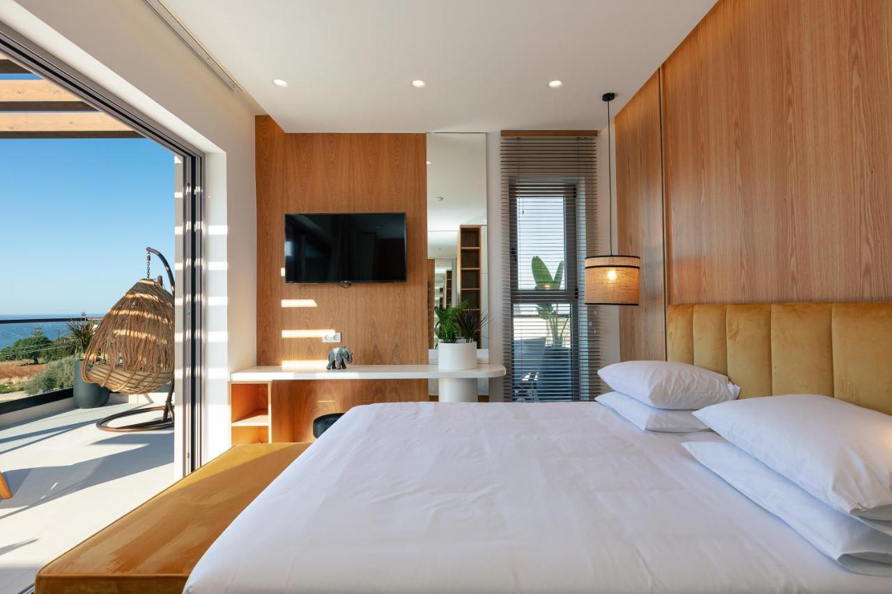 Villa Macaw Luxury Residence, Daily Housekeeping Included!