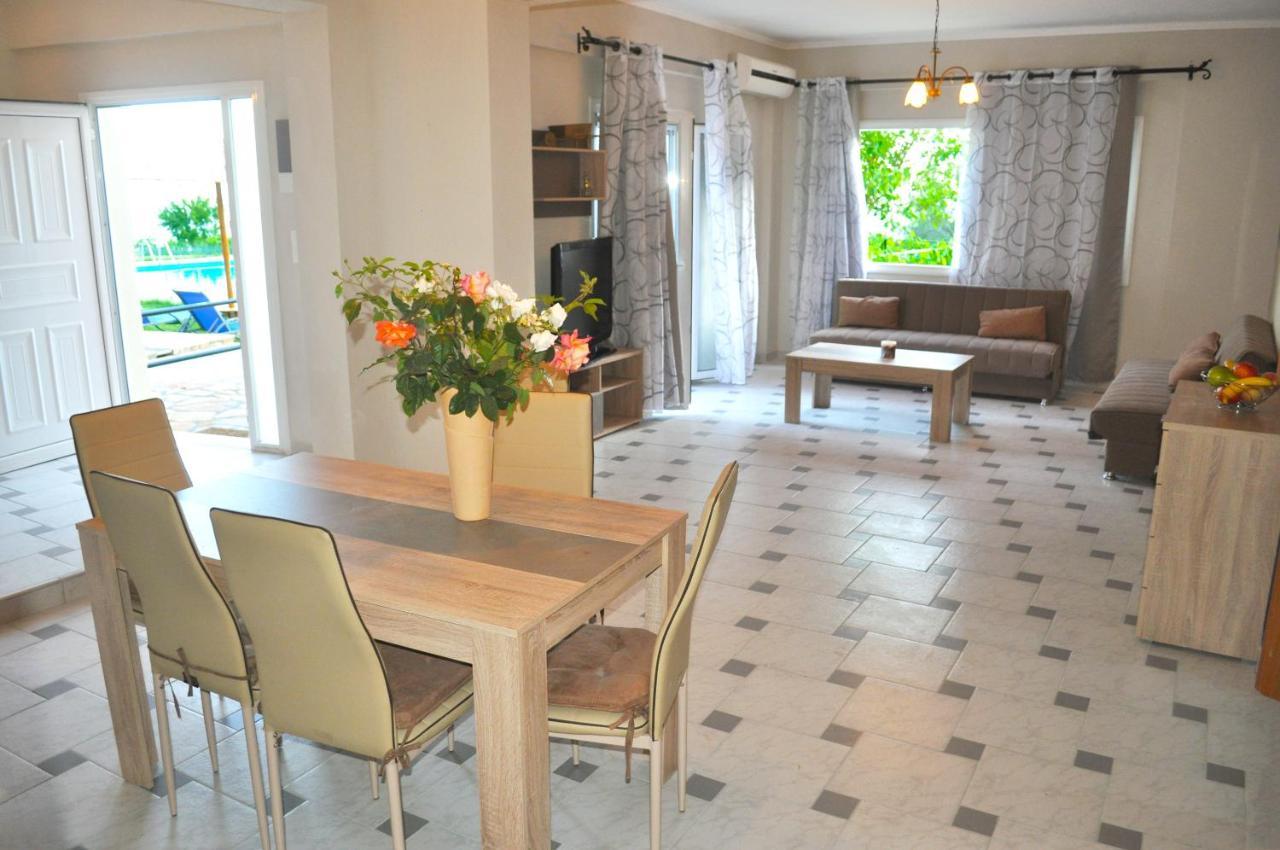 Apartment Large By The Pool - Beach, Corfu *