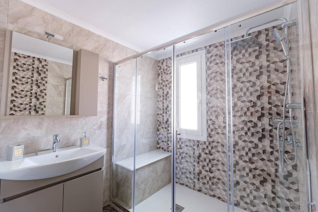 Villa Lefkathia - Gated Beach-front Private At Lefkathia Beach, Chios! *