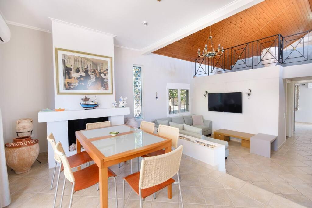 Villa Lefkathia - Gated Beach-front Private At Lefkathia Beach, Chios!