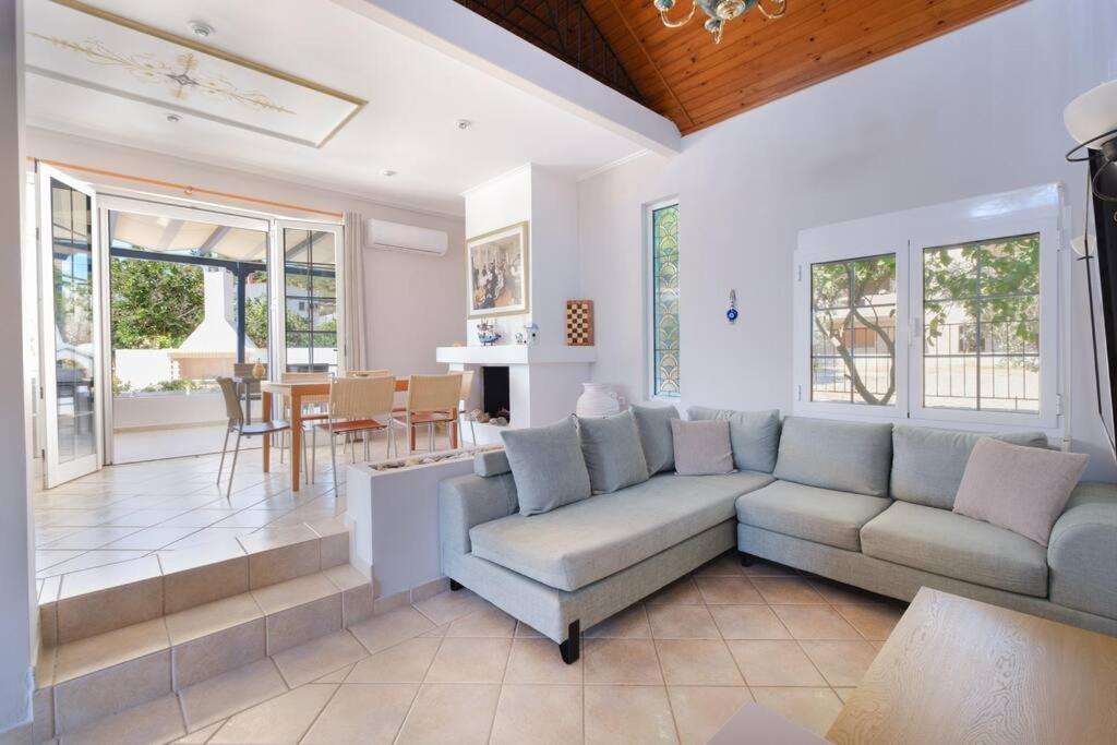 Villa Lefkathia - Gated Beach-front Private At Lefkathia Beach, Chios! Volissos