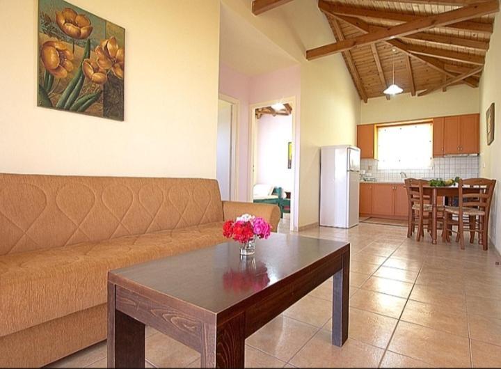 Maria Elena Villa