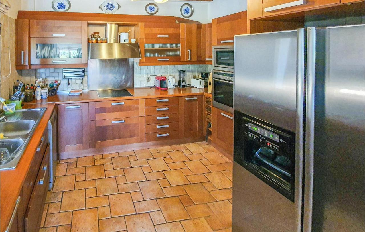 Lovely In With Wifi Holiday home