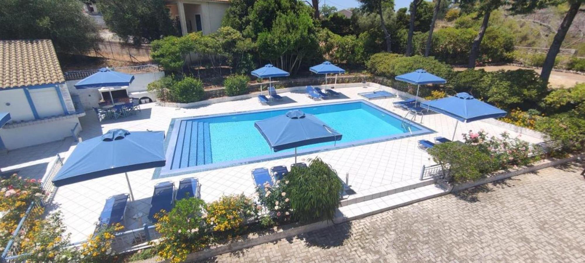 Blue White Apartments - Kefallonia Poolside Retreats Aparthotel