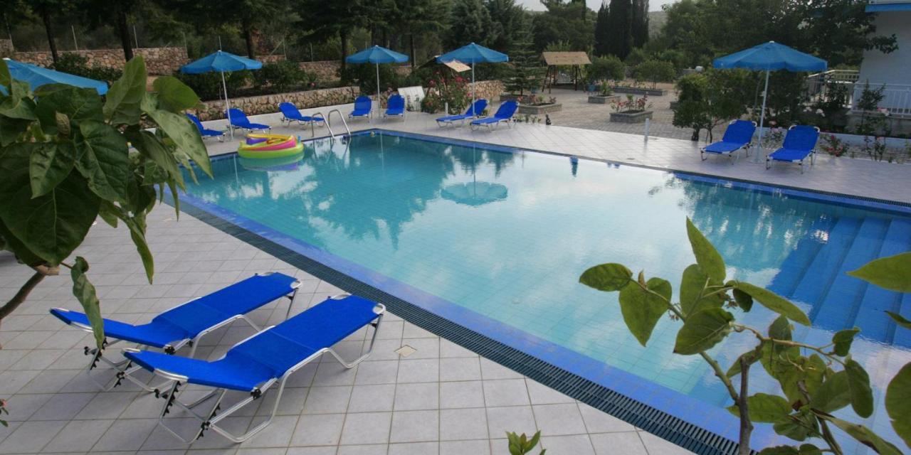 Blue White Apartments - Kefallonia Poolside Retreats Aparthotel 3*
