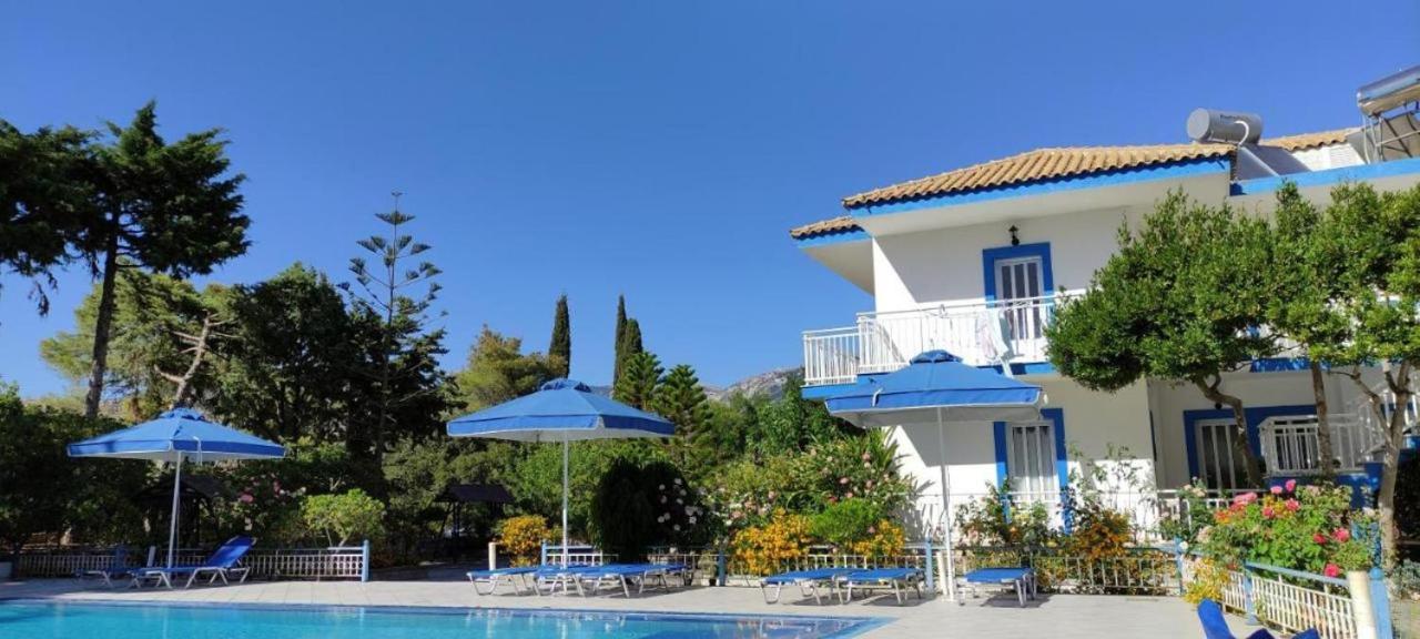 Blue White Apartments - Kefallonia Poolside Retreats