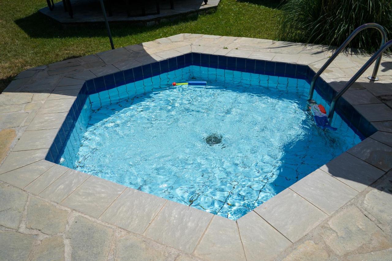 Irida 'n' Pool Guest house Paralia Panteleimonos