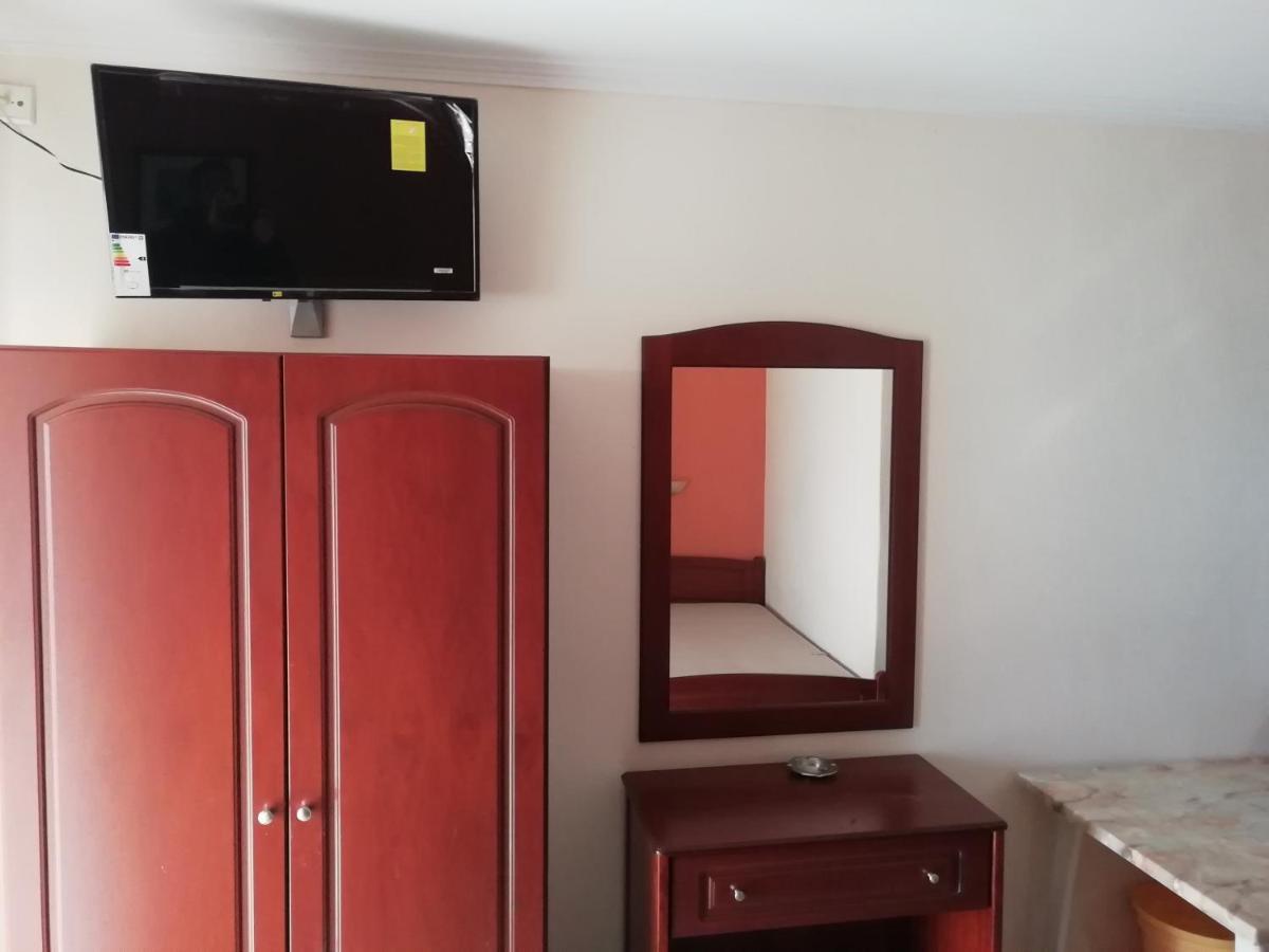 Manos Hotel *