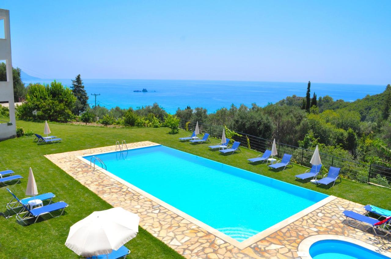 With Adult And Childrens Pool And Sea View - Apartment *