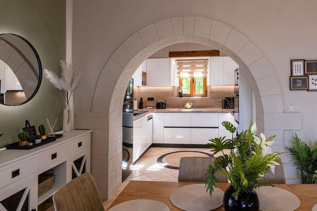 Villa Stone Halepa With Panoramic View. *