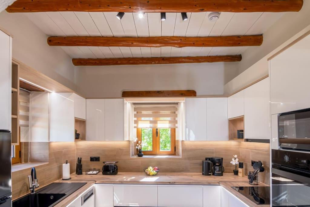 Stone Halepa With Panoramic View. Villa