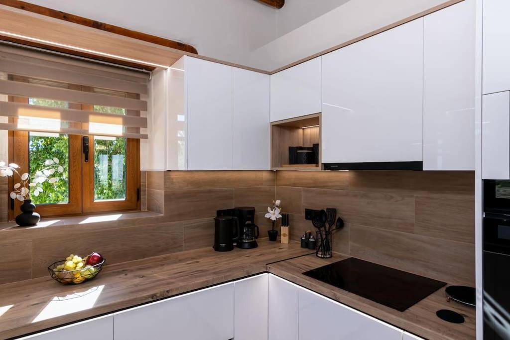 Stone Halepa With Panoramic View. Villa