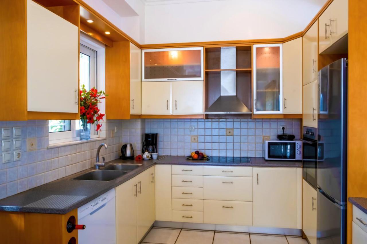 Villa Afroditi In Chania Near Airport With Private Pool, Free Wi-fi, Souda Bay Views, Garden Oasis *