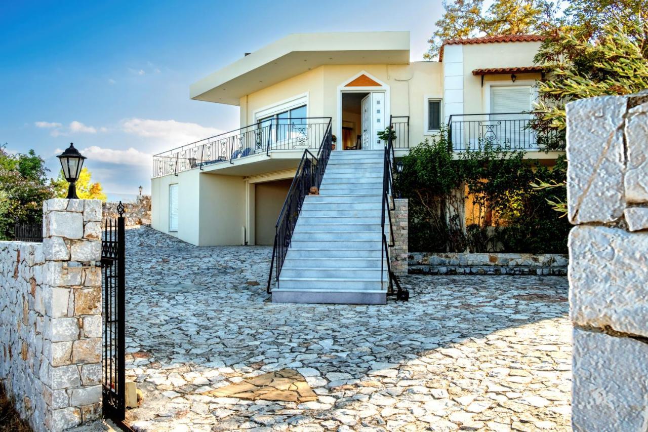 Villa Afroditi In Chania Near Airport With Private Pool, Free Wi-fi, Souda Bay Views, Garden Oasis *