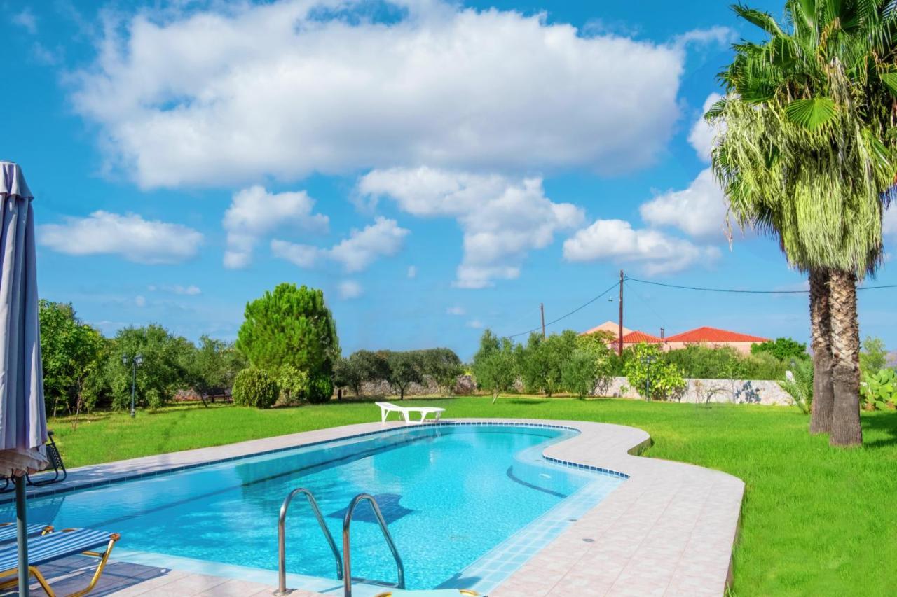 Villa Afroditi In Chania Near Airport With Private Pool, Free Wi-fi, Souda Bay Views, Garden Oasis Kounoupidhiana