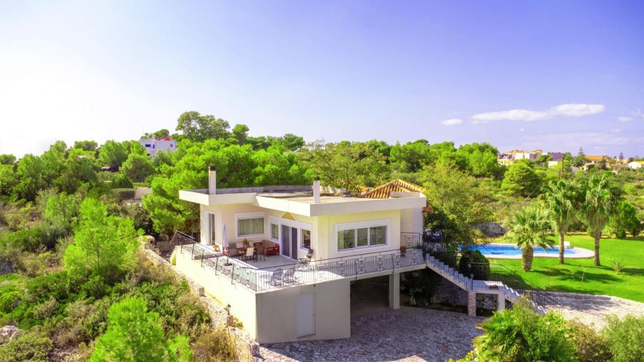 Villa Afroditi In Chania Near Airport With Private Pool, Free Wi-fi, Souda Bay Views, Garden Oasis Kounoupidhiana