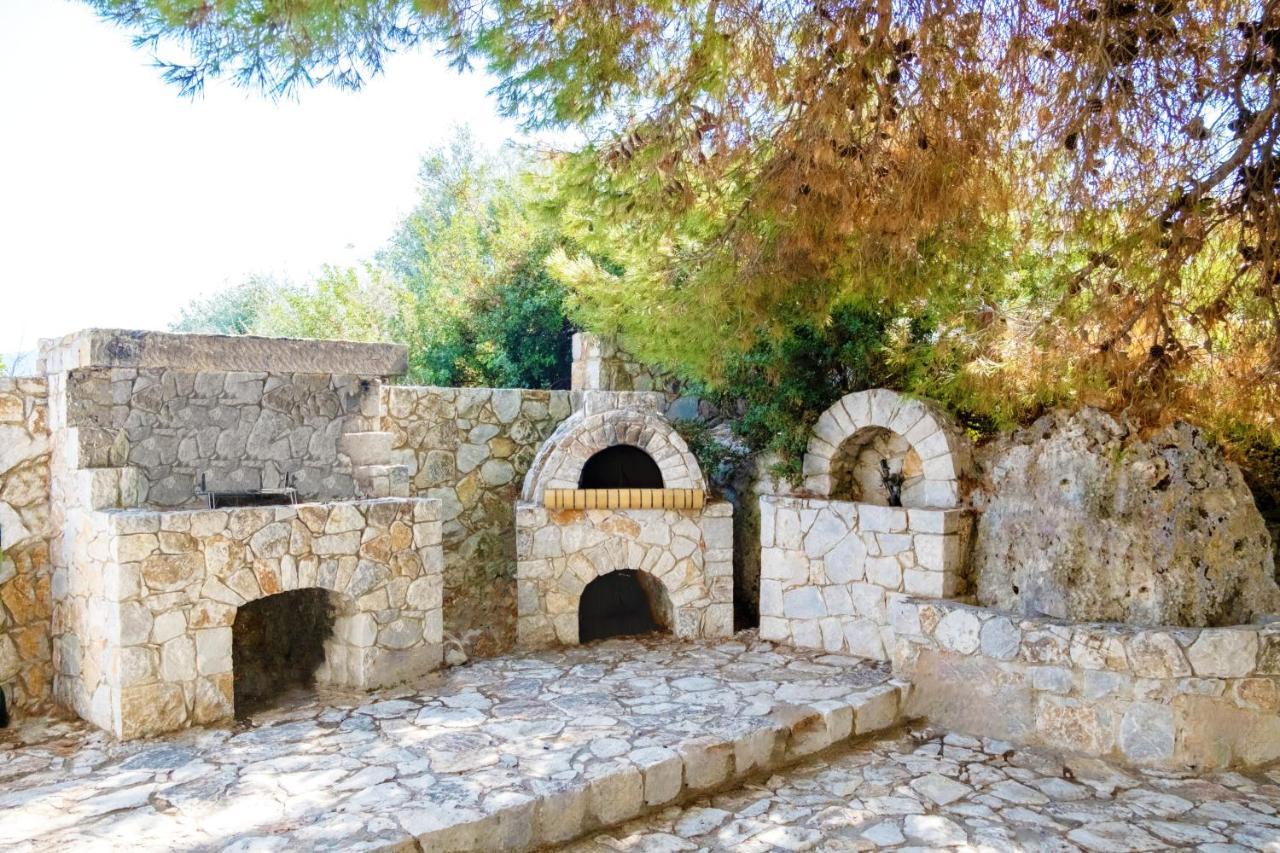 Afroditi In Chania Near Airport With Private Pool, Free Wi-fi, Souda Bay Views, Garden Oasis Villa *