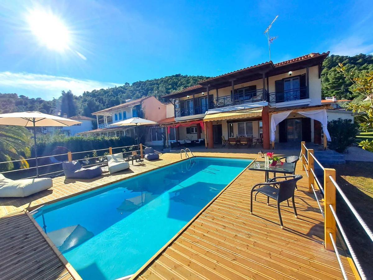Laguna Villa *