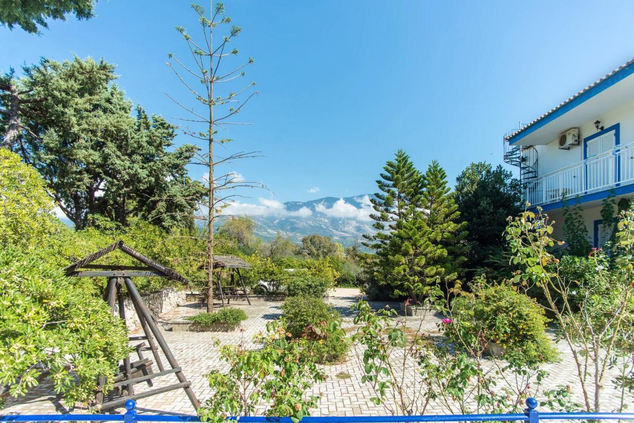 Aparthotel Blue White Apartments - Kefallonia Poolside Retreats Spartia (Kefalonia)