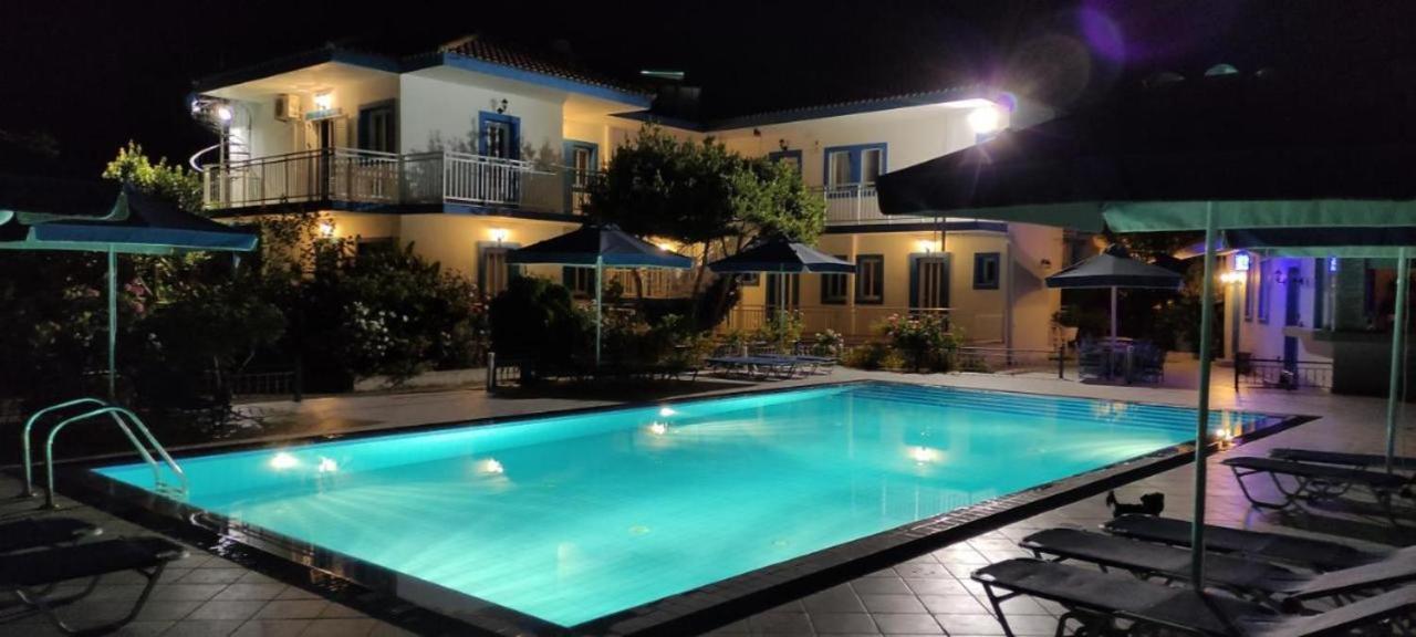 Aparthotel Blue White Apartments - Kefallonia Poolside Retreats Spartia (Kefalonia)
