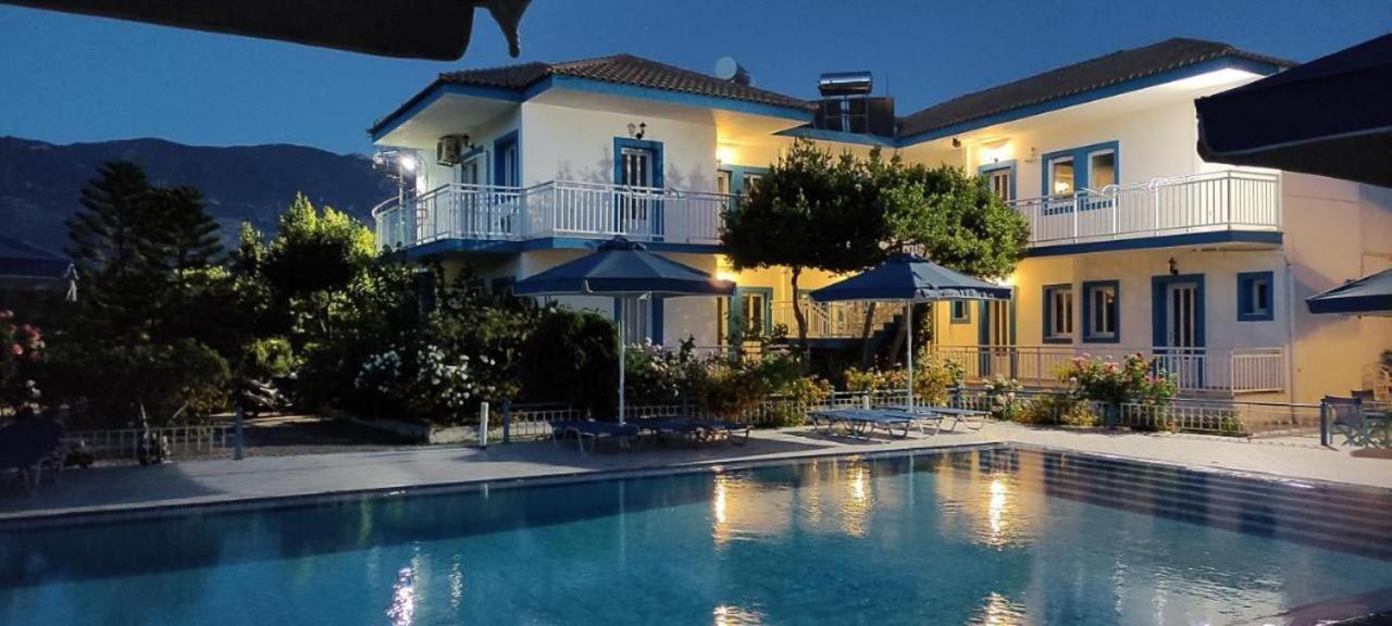 Blue White Apartments - Kefallonia Poolside Retreats 3* Spartia (Kefalonia)