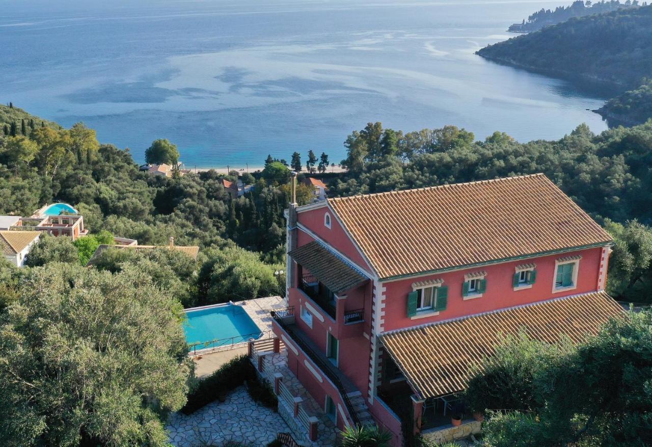 Vasso Sea View Residences *