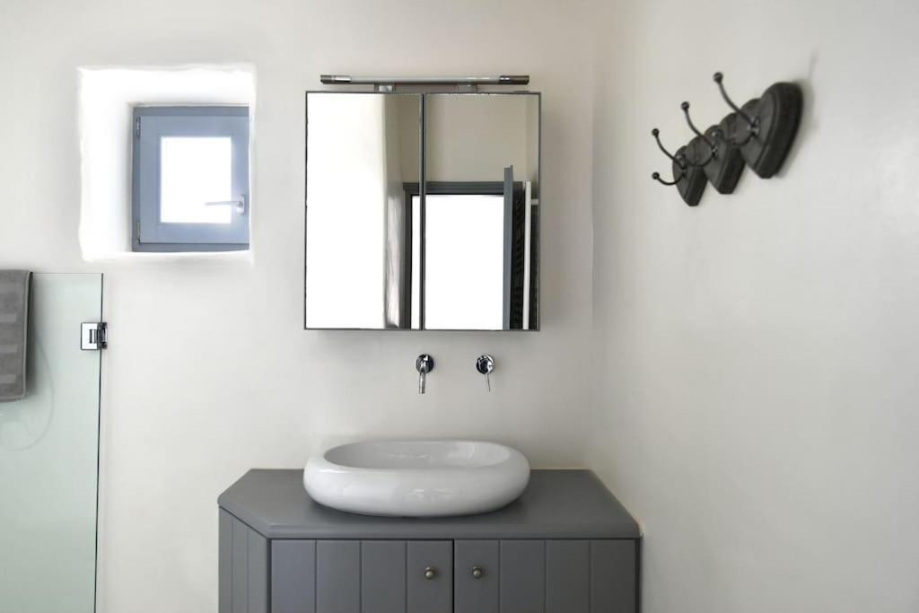Sunray Front 2 Bedroom House Next To Kite Sports * Parikia (Paros)