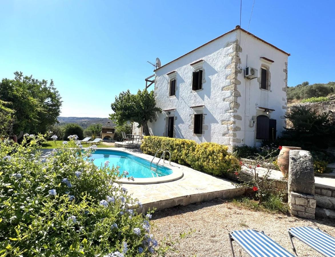 Nikoletta Stylos Crete * Makhairoi